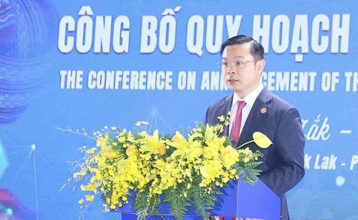 Ủy viên dự khuyết BCH Trung ương Đảng, Phó Bí thư Tỉnh ủy, Chủ tịch UBND tỉnh Đắk Lắk Đỗ Hữu Huy phát biểu tại Hội nghị