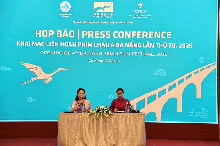 Bà Nguyễn Thị Anh Thi, Phó Chủ tịch UBND TP. Đà Nẵng, Trưởng Ban tổ chức DANAFF IV và TS Ngô Phương Lan, Chủ tịch Hiệp hội Xúc tiến phát triển Điện ảnh Việt Nam, Đồng Trưởng Ban tổ chức, Giám đốc DANAFF IV chủ trì cuộc họp báo