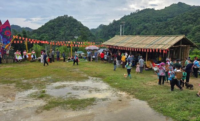 Đến đây, du khách sẽ được mua sắm, thưởng thức ẩm thực và trải nghiệm các sản phẩm đặc trưng của vùng cao Quài Tở