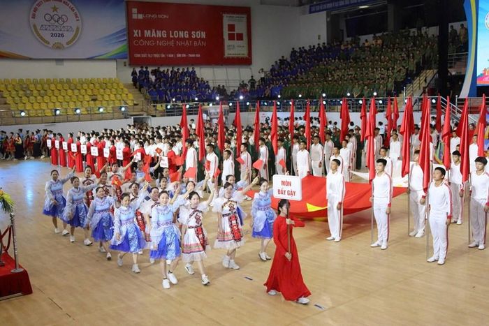 Các đoàn vận động viên diễu hành tại lễ khai mạc Đại hội