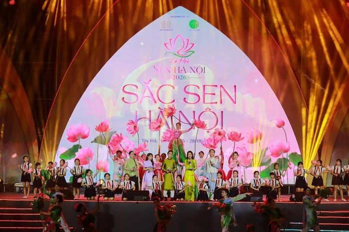 Tiết mục nghệ thuật tại chương trình. Ảnh: Khánh Hòa - TTXVN
