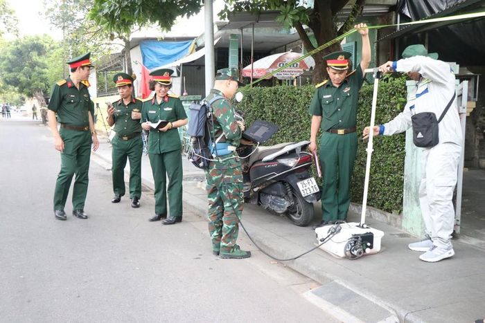 Máy radar được vận hành tìm kiếm trên đường Xuân 68, Kinh thành Huế