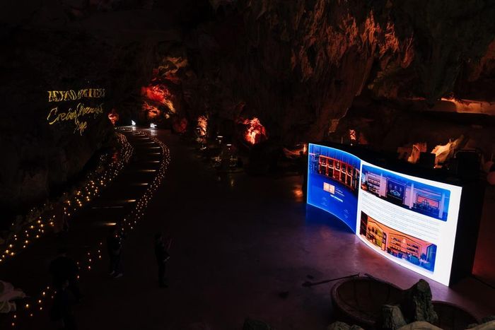 Không gian bên trong Hang Ngọc Rồng (Quảng Ninh) - nơi diễn ra Lễ trao giải