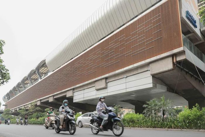 Trong ngày 27/6, các hạng mục hư hại nghiêm trọng tại nhà ga Láng đã được công nhân khắc phục phần lớn