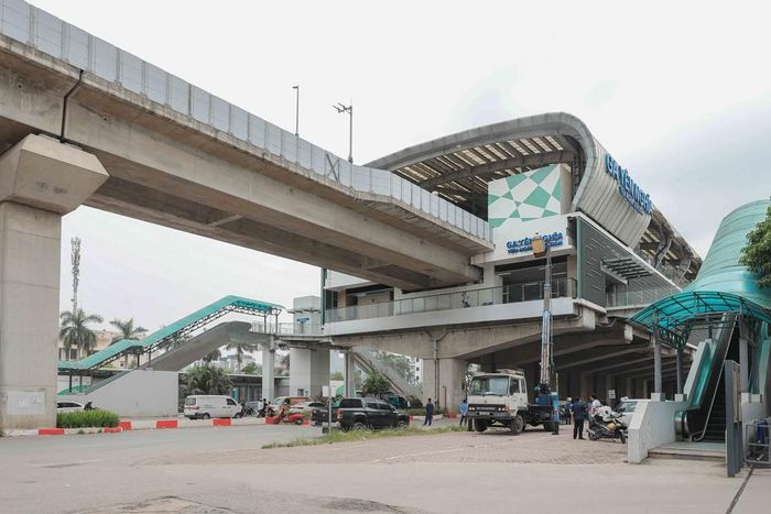 Hà Nội Metro phối hợp với Viện Khoa học công nghệ và kinh tế xây dựng Hà Nội kiểm định chuyên sâu tại 12 nhà ga