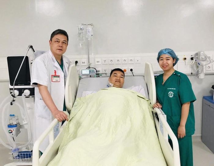 Người bệnh tỉnh táo, huyết động ổn định và đặc biệt là đã có thể cử động được cả hai chân sau hậu phẫu.