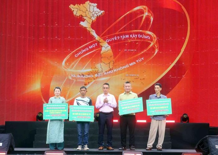 Ngân hàng Chính sách xã hội trao tín dụng hỗ trợ người sau cai nghiện và các cơ sở sản xuất kinh doanh sử dụng lao động là người sau cai nghiện