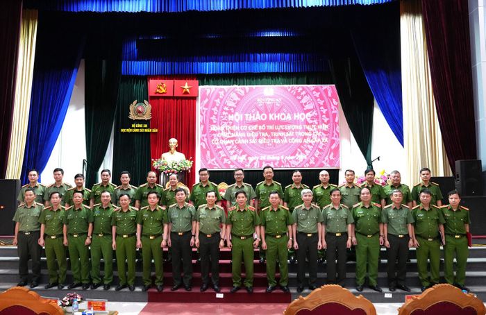 Các đại biểu dự Hội thảo.