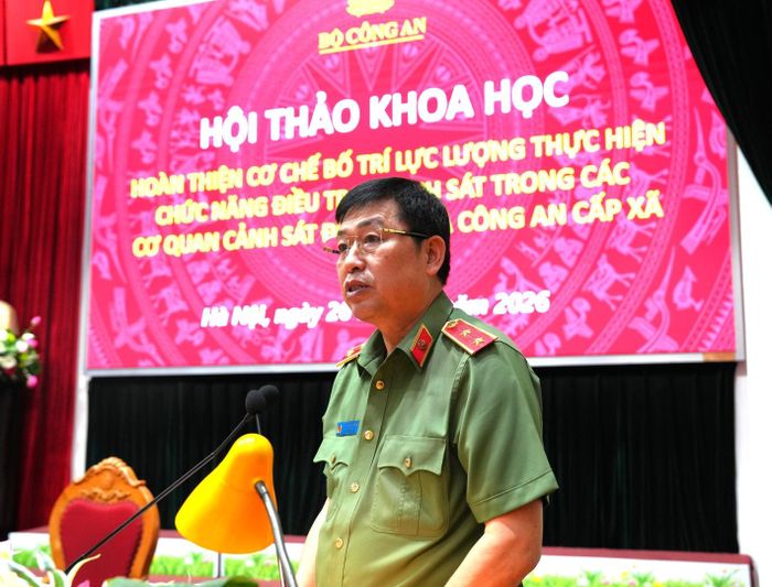 Trung tướng Vũ Thanh Chương báo cáo đề dẫn Hội thảo.