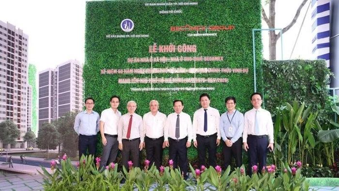  Lãnh đạo Tập đoàn Becamex và các đại biểu tại lễ khởi công các dự án. 