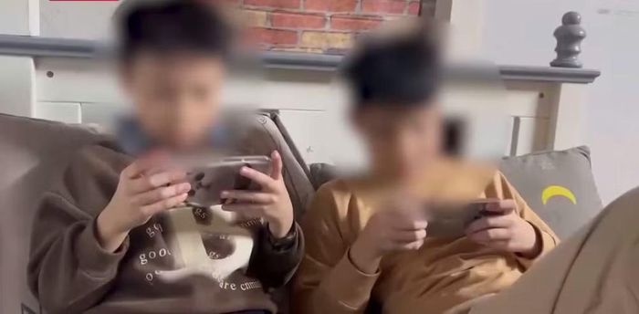 Tỷ lệ thanh thiếu niên sử dụng Internet và mạng xã hội từ 8 giờ mỗi ngày trở lên ở nước ta là rất cao.
