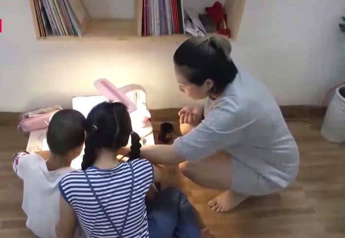 Bảo vệ trẻ trên không gian mạng cần sự vào cuộc đồng bộ từ cơ quan chức năng, nhà trường, gia đình.