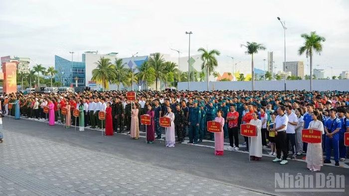 Hơn 5.000 người tham gia hưởng ứng chương trình tại điểm cầu Cung thể thao Tiên Sơn.