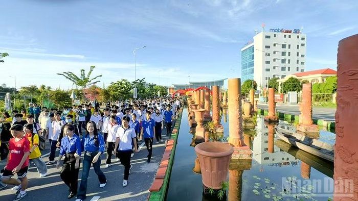 Tham gia giải chạy.