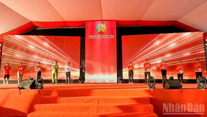 Nghi thức phát động.