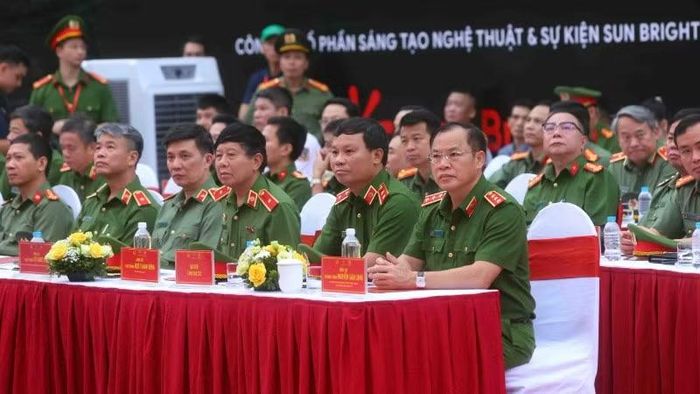 Các đại biểu dự mít-tinh.