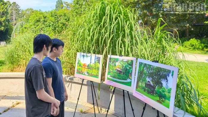 Hugo Liao và bạn rất ấn tượng với hình ảnh, thông tin về nhà sàn đơn sơ tại Phủ Chủ tịch, nơi Bác Hồ sống và làm việc lâu nhất trong cuộc đời hoạt động cách mạng của mình.