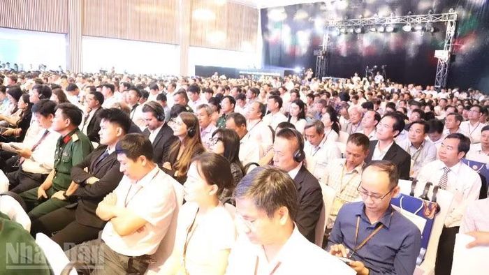Đông đảo các doanh nghiệp, nhà đầu tư trong và ngoài nước dự hội nghị.