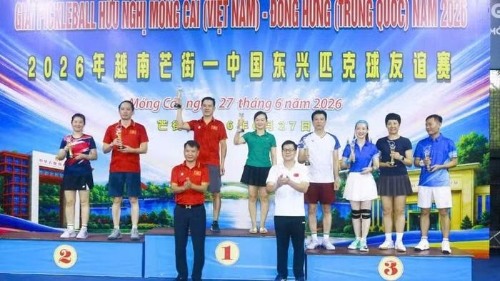Trao giải cho các vận động viên.