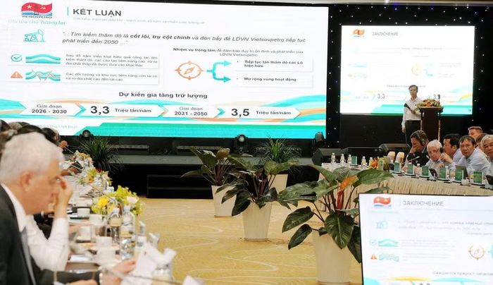 Một báo cáo trình bày tại hội thảo.