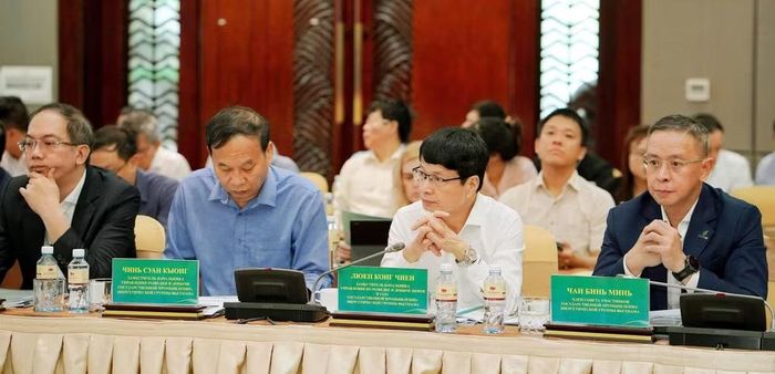 Các nhà khoa học tại hội thảo.