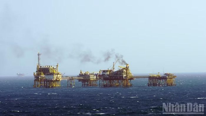 Giàn khoan Vietsovpetro trên thềm lục địa phía Nam Việt Nam.