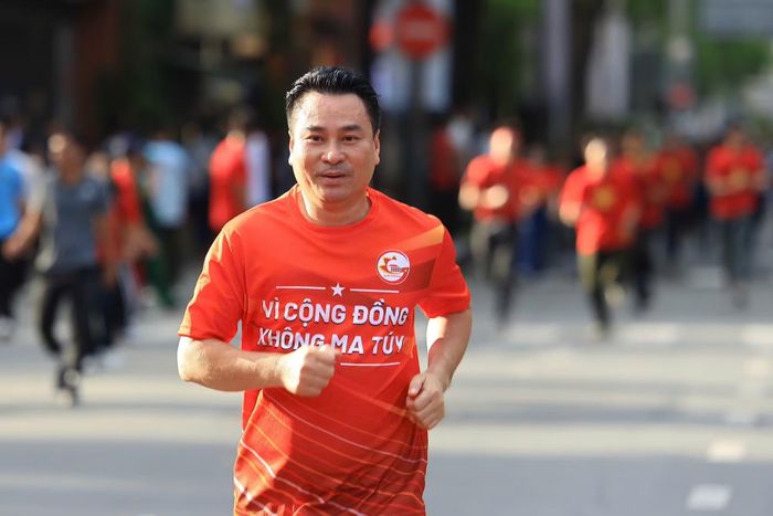 Đại tá Phạm Đình Ngọc, Trưởng phòng Cảnh sát điều tra tội phạm về ma túy Công an Thành phố Hồ Chí Minh tham gia giải chạy.