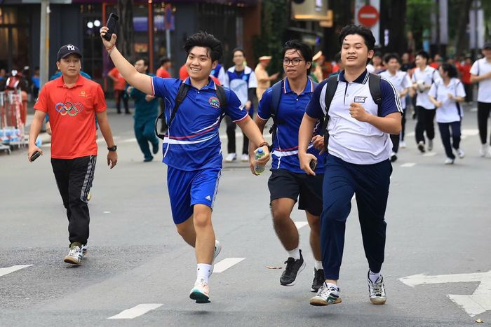 Giải chạy thu hút nhiều người trẻ cùng tham gia.