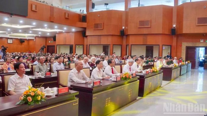 Đông đảo đại biểu dự chương trình họp mặt.