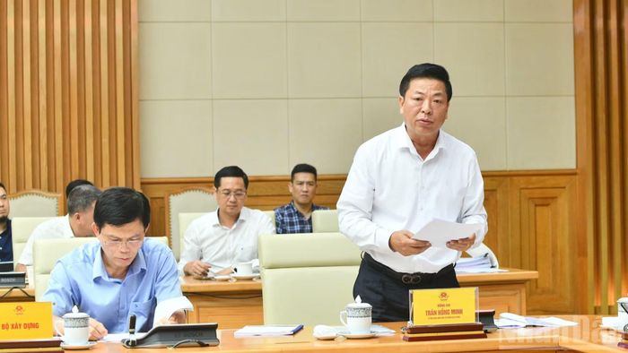  Bộ trưởng Xây dựng Trần Hồng Minh báo cáo tại hội nghị. 