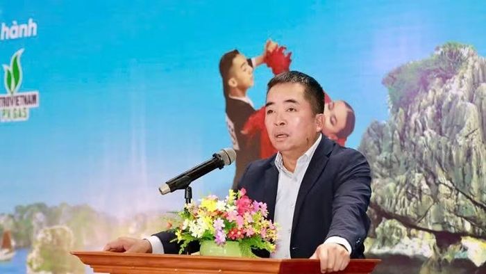 Lãnh đạo Sở Văn hóa, Thể thao và Du lịch tỉnh Quảng Ninh phát biểu tại lễ khai mạc.