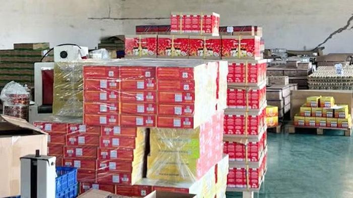 Nước yến giả tại cơ sở sản xuất. Ảnh: Công an cung cấp.