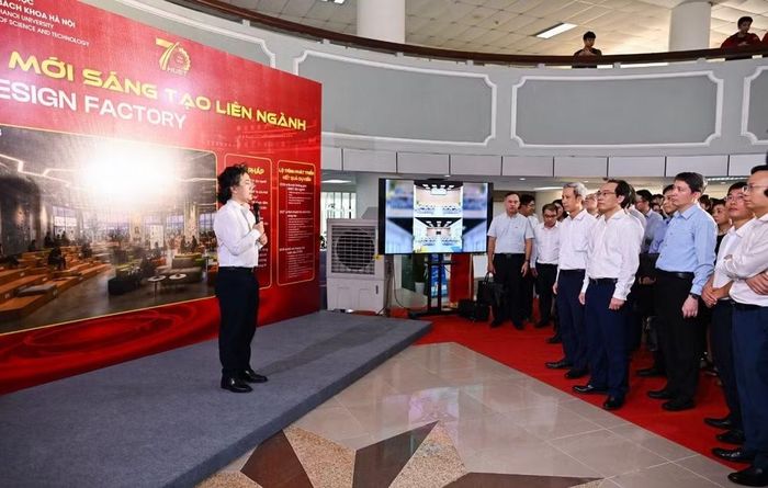 Phó giáo sư, Tiến sĩ Tạ Hải Tùng, Hiệu trưởng Trường Công nghệ Thông tin và Truyền thông, Đại học Bách khoa Hà Nội giới thiệu về không gian Đổi mới sáng tạo liên ngành