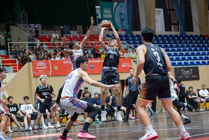 Các cầu thủ Danang Dragons thi đấu với quyết tâm cao độ.