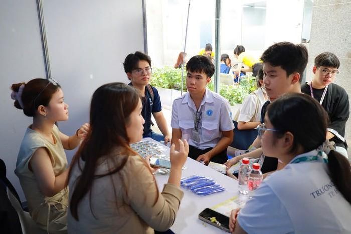 Nhà trường hiện quản lý khối lượng lớn dữ liệu nhạy cảm của người học, học viên, viên chức và người lao động (như hồ sơ tuyển sinh, thông tin sức khỏe, bảng lương...).