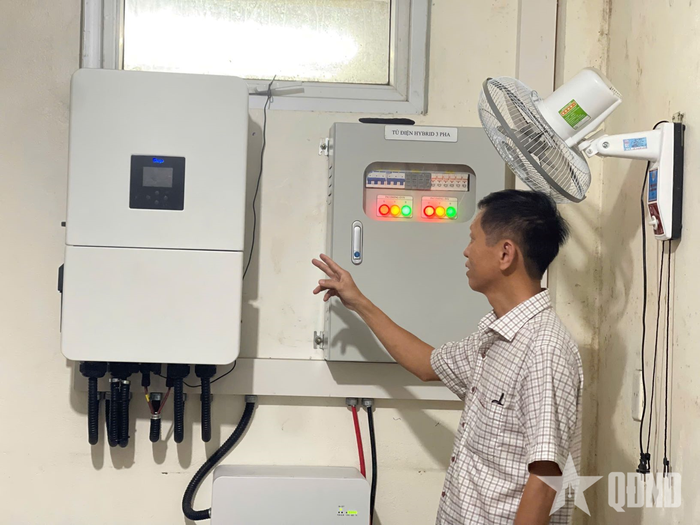  Ông Nguyễn Văn Vui (phường Trường Vinh, tỉnh Nghệ An) chia sẻ về hệ thống thiết bị điện năng lượng mặt trời.