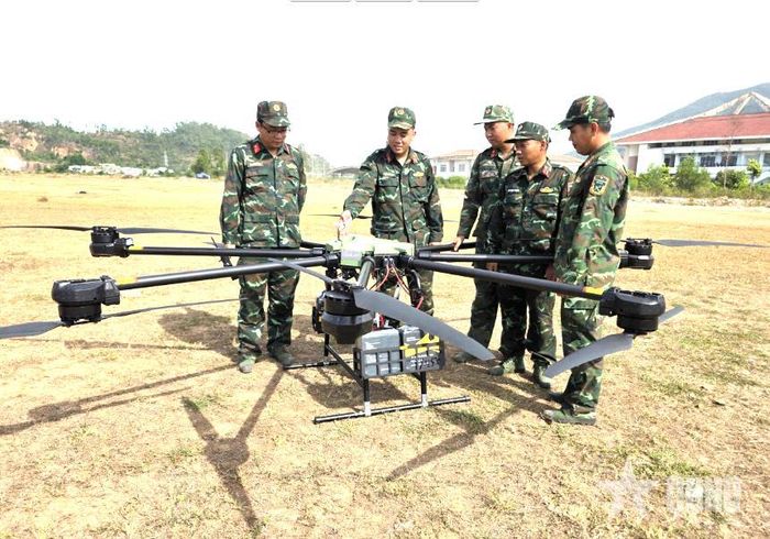 Bộ CHQS tỉnh Gia Lai huấn luyện sử dụng phương tiện bay không người lái (UAV) thực hiện nhiệm vụ phòng thủ dân sự. Ảnh: THÀNH PHÚC