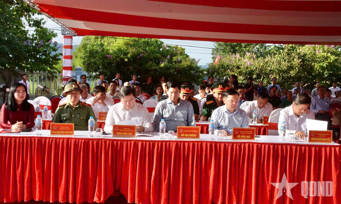  Các đại biểu tham dự lễ khởi công.