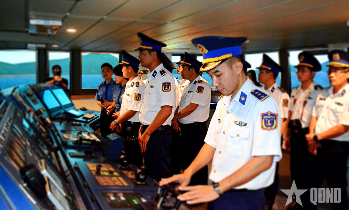 Tham quan trung tâm mô phỏng tại Học viện Lực lượng Bảo vệ bờ biển Hàn Quốc.