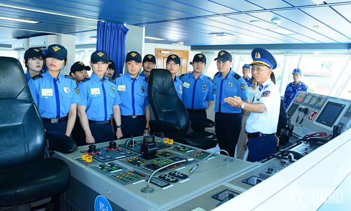  Các học viên Học viện Lực lượng Bảo vệ bờ biển Hàn Quốc tham quan Tàu CSB 8001.