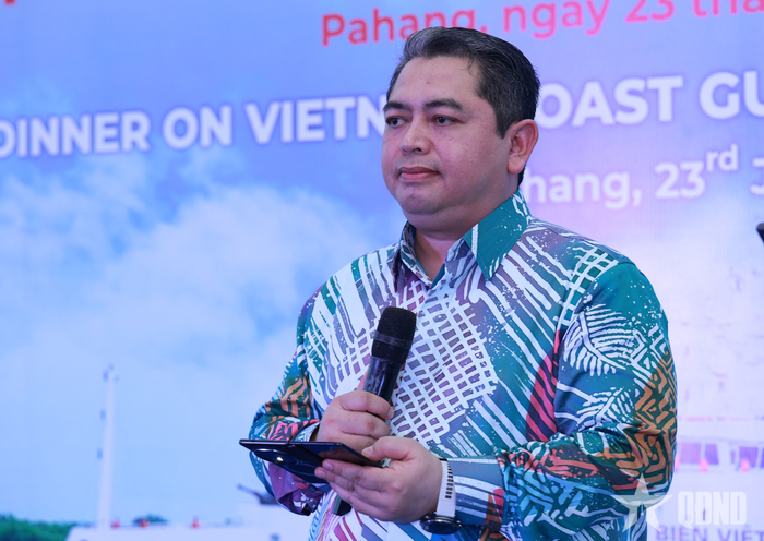 Chuẩn đô đốc Mazlan Bin Mat Rejab phát biểu chào đón đoàn công tác CSB Việt Nam. 