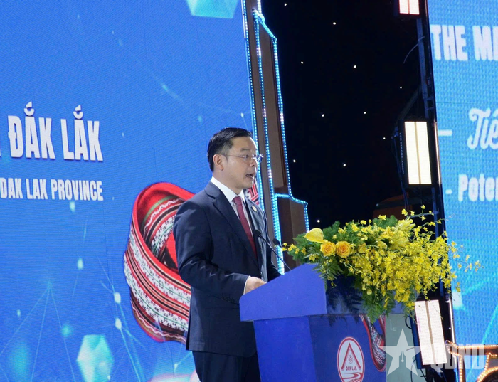  Đồng chí Đỗ Hữu Huy, Ủy viên dự khuyết Trung ương Đảng, Chủ tịch UBND tỉnh Đắk Lắk khai mạc hội nghị.