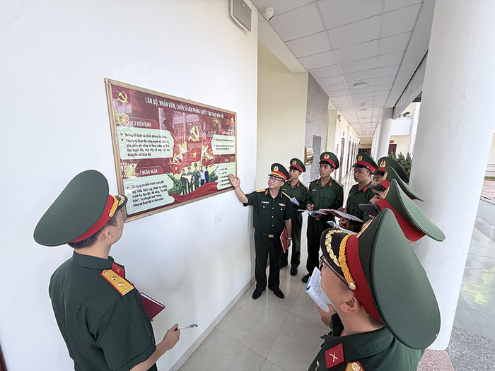 Các pano tuyên truyền được Đoàn cơ sở Văn phòng Học viện Chính trị ứng dụng các phần mềm trí tuệ nhân tạo thiết kế.