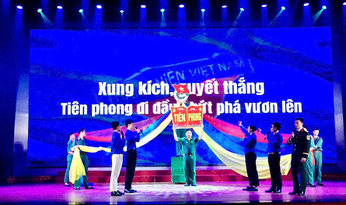 Phần thi Chào hỏi có sử dụng visual minh họa của Đoàn cơ sở Văn phòng Học viện Chính trị trong Hội thi “Phụ nữ, thanh niên tỏa sáng, tiên phong bước vào kỷ nguyên mới”. 