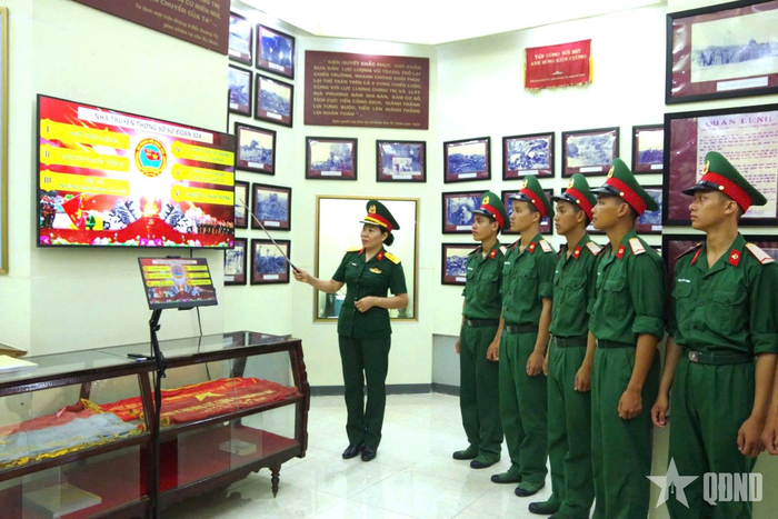 Nhà truyền thống Sư đoàn 324 là “địa chỉ đỏ”, lưu giữ tư liệu quá trình xây dựng, chiến đấu, trưởng thành của đơn vị.