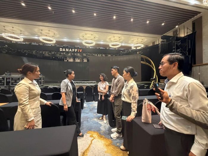 Phó Chủ tịch UBND TP Đà Nẵng Nguyễn Thị Anh Thi kiểm tra công tác chuẩn bị tại Cung hội nghị quốc tế Ariyana Đà Nẵng.