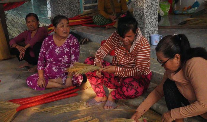 Tổ bó chổi “bông cỏ” ở xã Thuận Lộc (tỉnh Vĩnh Long)