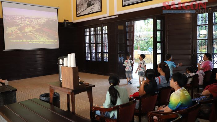  Phòng chiếu phim bên trong ga Đà Lạt để du khách hiểu hơn về lịch sử hình thành, phát triển của tuyến đường sắt Tháp Chàm – Đà Lạt (xưa). Ảnh: ĐOÀN KIÊN 
