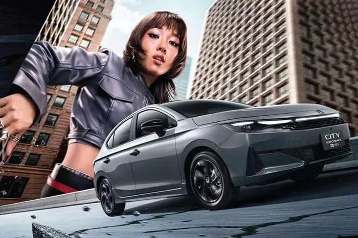 Honda City 2026 tại Thái Lan sẽ được phân phối với hai kiểu dáng thân xe truyền thống là sedan (4 cửa) và hatchback (5 cửa), đi kèm các lựa chọn phiên bản từ tiêu chuẩn đến cao cấp bao gồm TURBO S CVT, e:HEV V, e:HEV SV và e:HEV RS.