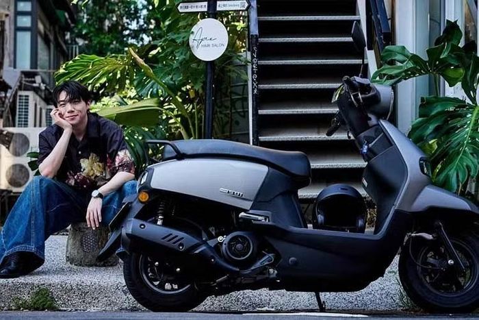 Tên gọi SUI là viết tắt của Suzuki Urban Icon, thể hiện định hướng phát triển một mẫu xe dành cho môi trường đô thị. Phần đầu xe Suzuki SUI 2026 được thiết kế đơn giản với tỷ lệ cân đối, tạo nên một tổng thể nhẹ nhàng và dễ tiếp cận đối với nhiều nhóm khách hàng khác nhau.